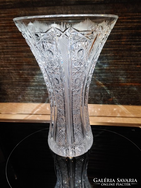 A 25 cm tall vase of beautifully shaped glass crystal