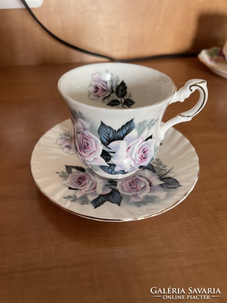 Álomszép Angol Elizabethan teás csésze kistányérral.
