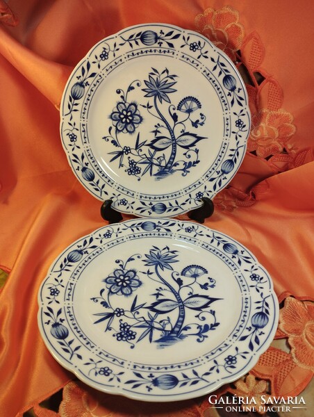 Onion-patterned German porcelain large flat plate, 2 pcs