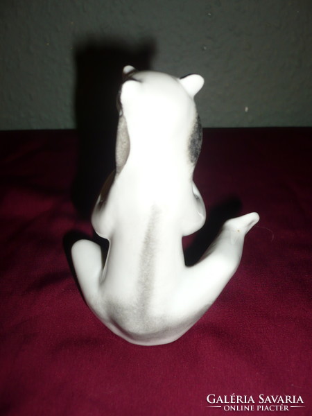 Kőbányai Porcelán jegesmedve, 10 cm.-s porcelán nipp