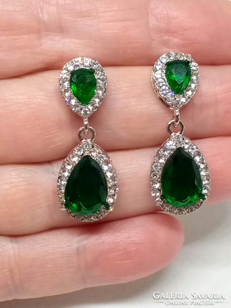 Alkalmi töltött ezüst fülbevaló, fazettált smaragd zöld és clear CZ kristályokkal 401