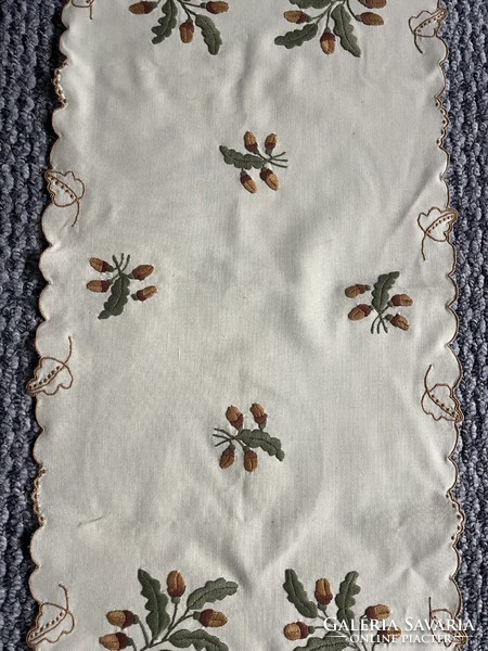 72 X 34 cm acorn motif tablecloth, runner