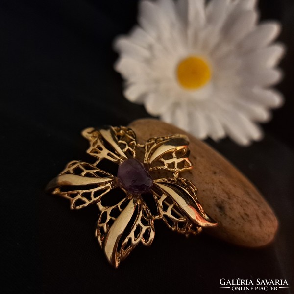 Gold-plated brooch with amethyst stone, 4 cm