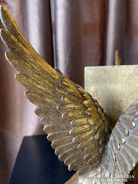 A wonderful bookend with angel wings