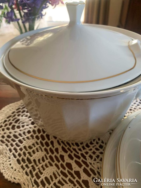 Hollóháza gold-edged tableware is incomplete