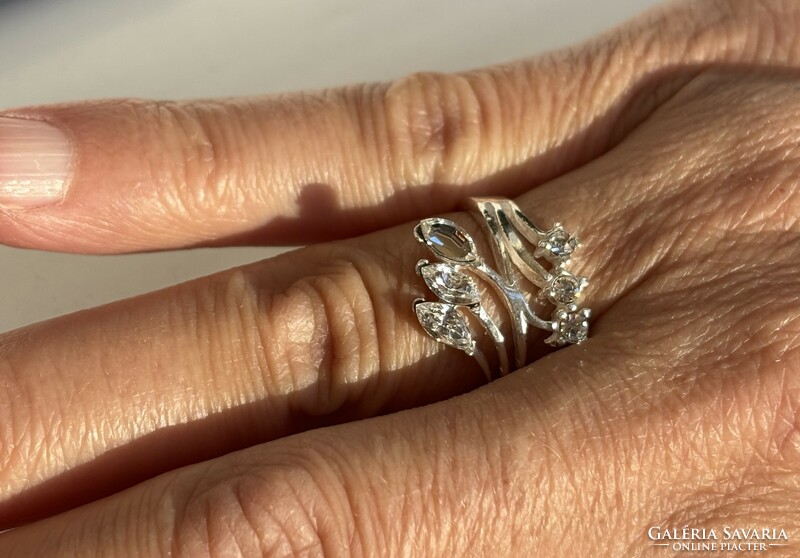 54-és Nagyon szép Sok Köves Ezüst gyűrű! 2.9 gramm Személyesen és postán egyaránt!