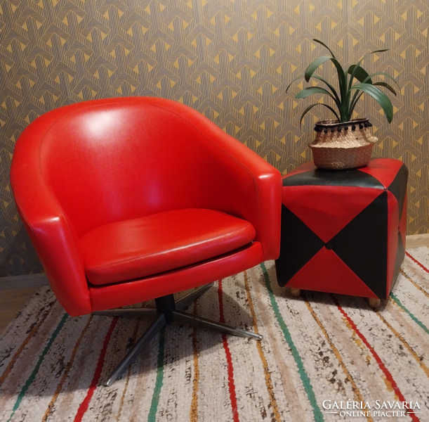 Retro, faux leather swivel chair!