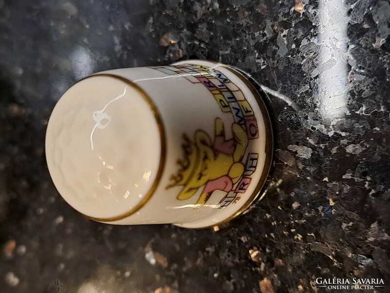 Vintage angol porcelán gyűszű Vilmos első születésnapjának emlékére Royal Family Williem