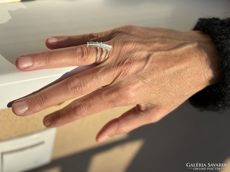Különleges DESIGN  Ezüst gyűrű 52-53-as méret 3.9 gramm! Személyesen és  postai úton is!