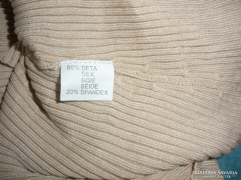 Bézs rugalmas selyem pulóver