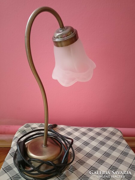 Régi, Fém/rézötvözetből készült asztali lámpa opálüveg búrával   19.000 Ft