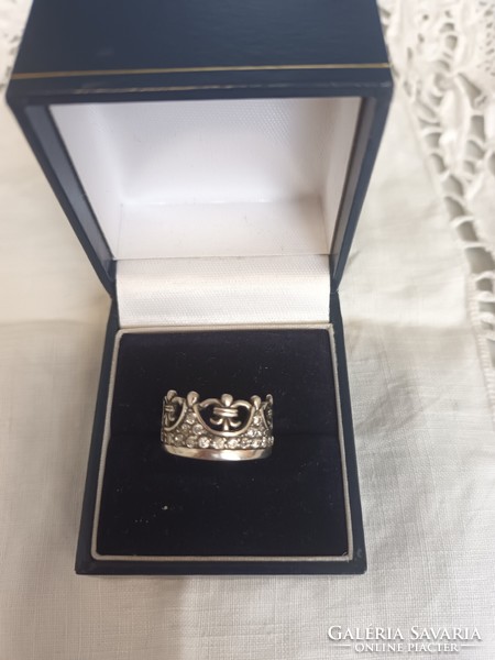 Eladó régi kézműves ezüst korona alakú gyűrű fehér cirkóniával!