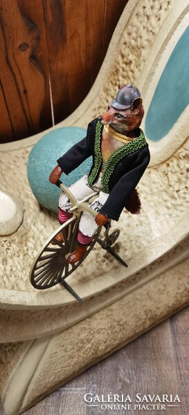 Róka fantázia ülő figura velocipéden - dekor 30 cm