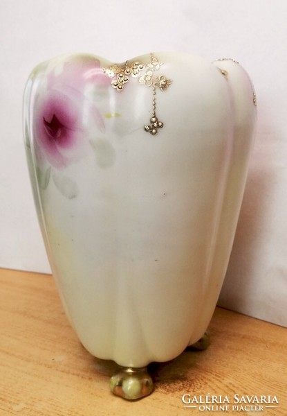 Tulipán forma lábakon álló rózsás váza dús aranyozással