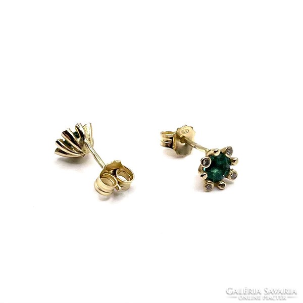 0120. Stifted gold earrings with diamonds and emeralds