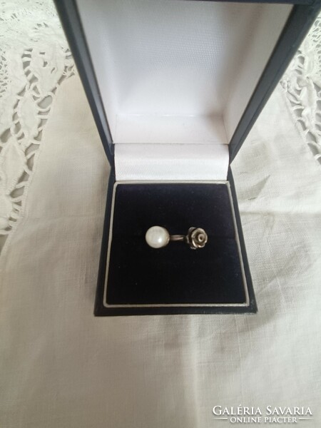 Modern handcrafted silver ring with pearls and roses for sale!