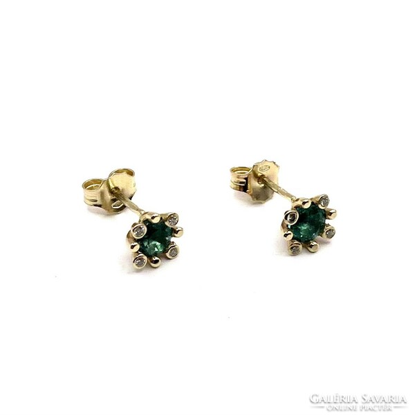 0120. Stifted gold earrings with diamonds and emeralds