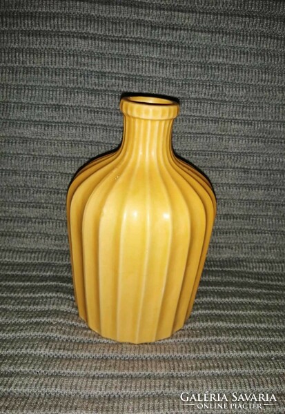 Sárga kerámia váza (A12)