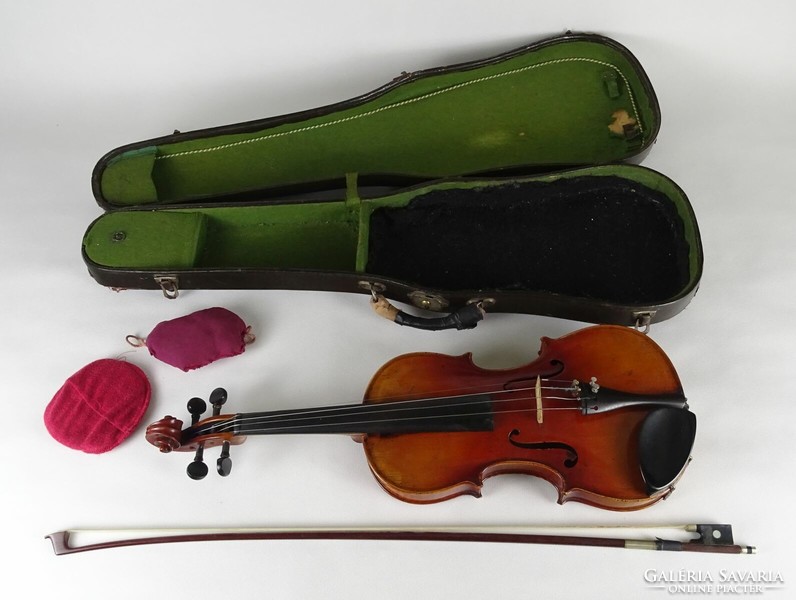 1P889 old Italian violin with case and strings