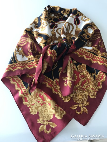 Hatalmas selyemkendő klasszikus mintával, 95 x 94 cm