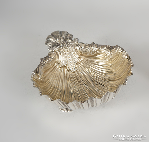 Silver shell-shaped bowl