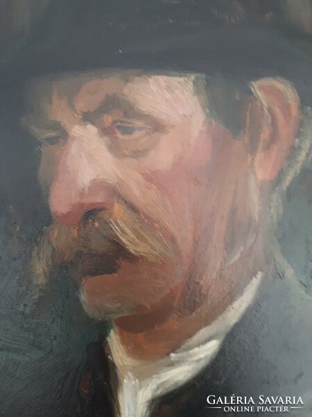 Kalapos férfi portré
