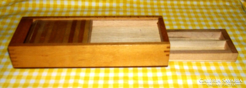 Pen holder with wooden shutters