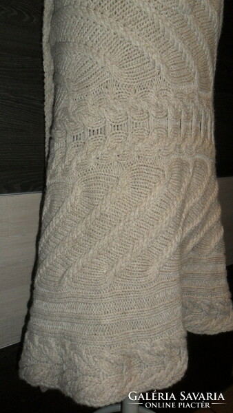 Guido Lombardi soft warm poncho, lighter gray, with a beautiful knitting pattern. 170 X 82 cm