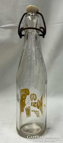 Retro Hüsi szénsavas üdítő ital csatos üveg szép állapotban 0,25 l. 24 cm.