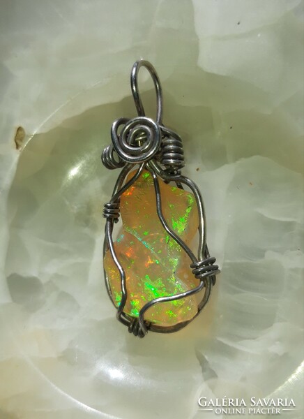 Silver pendant with Ethiopian opal stones