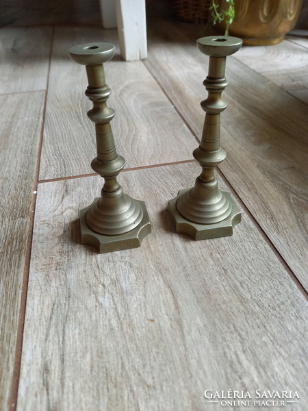 Interesting pair of old bronze candlesticks (11.5 cm)