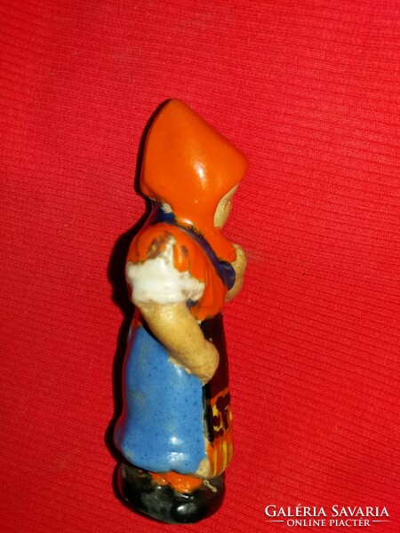 Antik extrém ritka Szécsi Jolán kerámia figura Menyecske kendővel és vállkendővel 10 X 5 cm