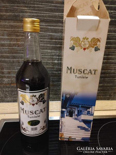 MUSCAT TUNISIE    bor  dobozában