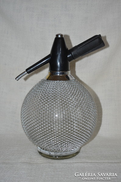 Wire mesh spherical soda siphon