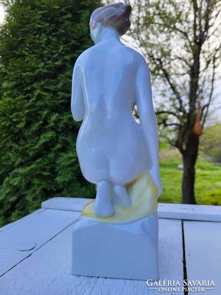 Hollóháza porcelain_female nude statue