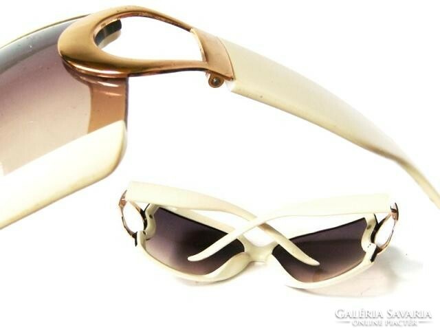 Nagyon retró aranydíszes Chanel stílusú napszemüveg