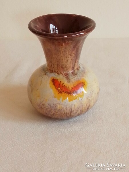 Régi art deco ibolyás mini fajansz kerámia váza csurgatott mázas alul masszába nyomott formaszámmal