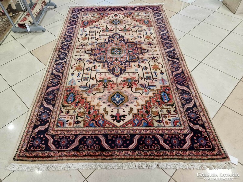 Hand-knotted 155x260 cm wool Persian rug z48