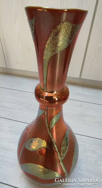 Zsolnay decorative vase with eosin brocade (glitter eosin) decoration.