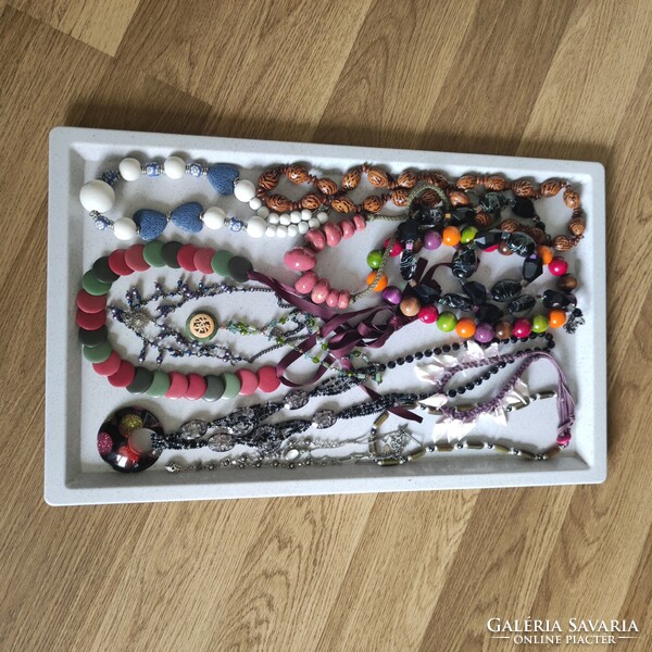 2.Cs. Pack of 13 necklaces