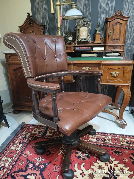 Antik  Chesterfield bőr kapitányi forgó szék