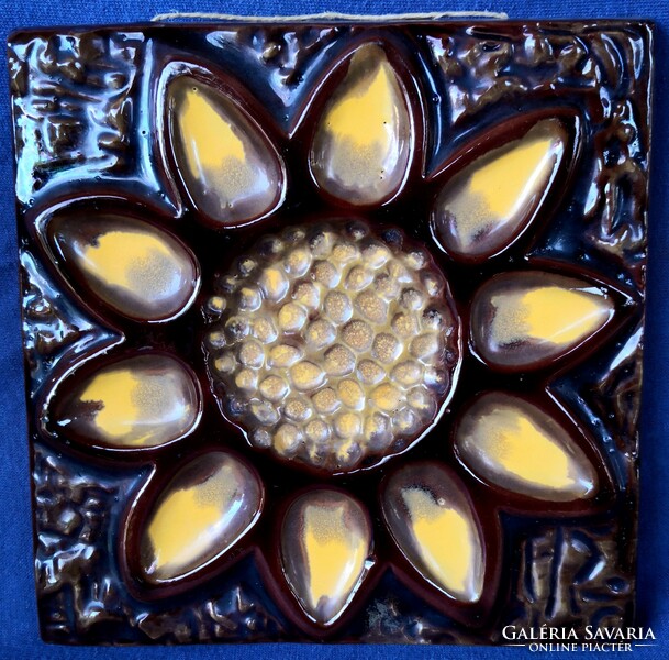 Dt/401 - retro, sunflower glazed ceramic wall decoration
