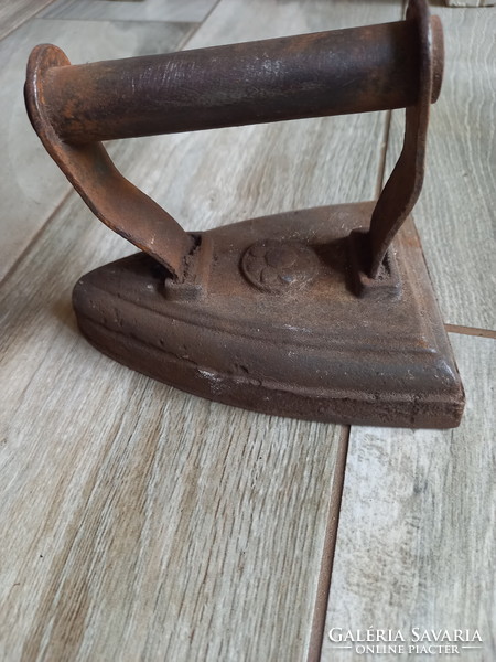 Magnificent antique push-on iron iv. (13.6X9.7x11 cm)