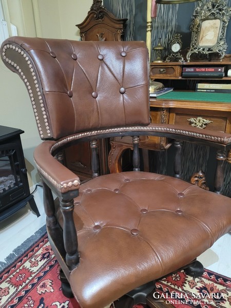 Antik  Chesterfield bőr kapitányi forgó szék