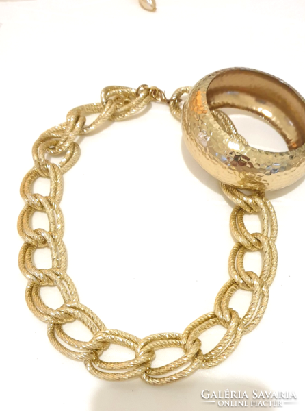 Necklace + bracelet