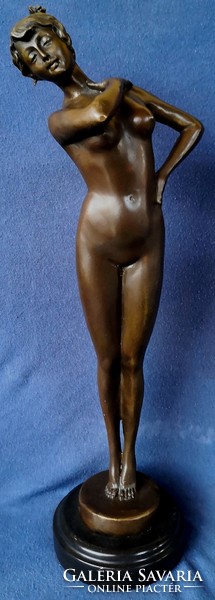 Dt/419 – French female nude bronze statue with nick mark