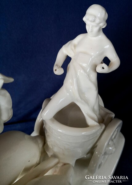 Dt/411 - royal dux porcelain/faience - Roman chariot