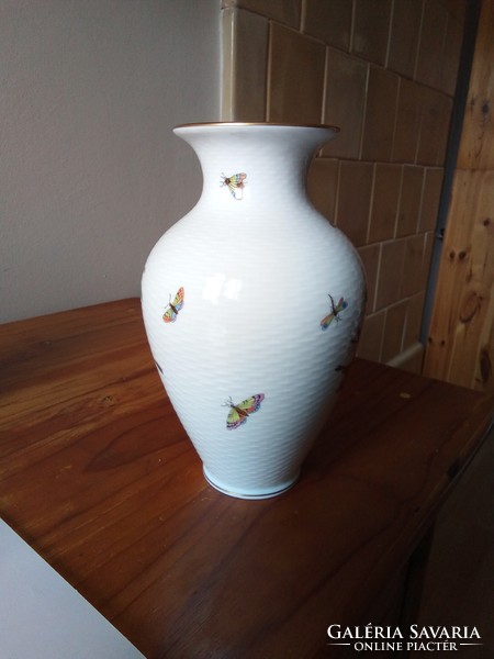Herend porcelain vase with Rothschild pattern, basket weaving