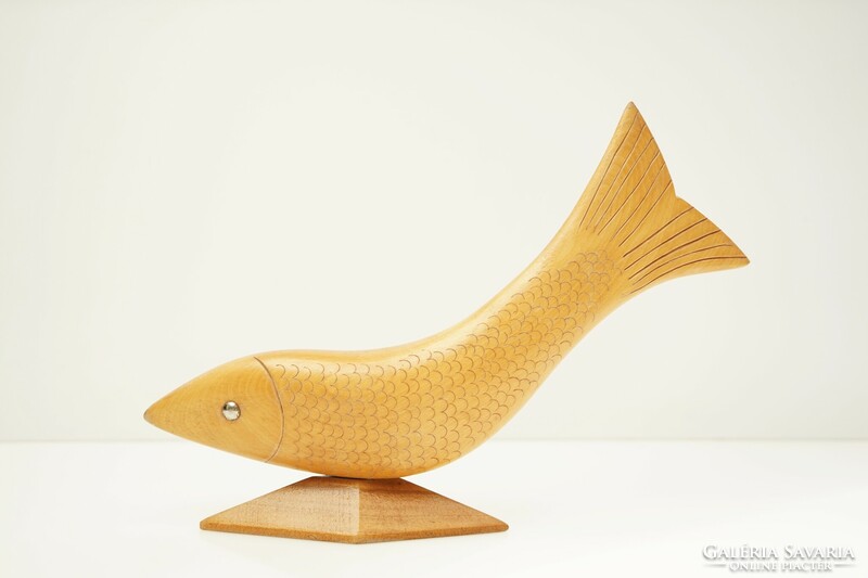 Mid century carved wooden fish statue / retro old / 21 cm high