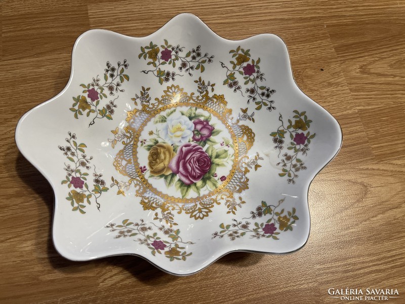 Gyönyörű nagy cakkos szélű rózsás, dúsan aranyozott porcelán kináló